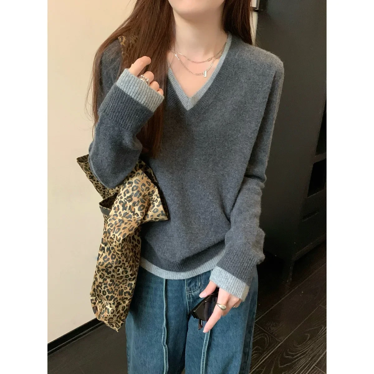 

Autumn And Winter Korean Version Of Women's Loose Color Contrast False Two Design Sense Knitwear Top Women