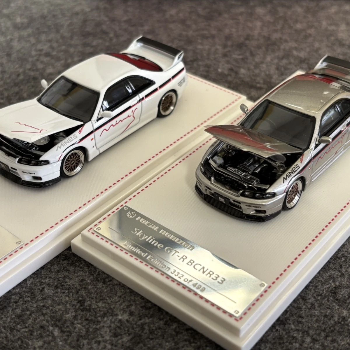 

Diecast 1:64 Scale Nissan GT-R R33 Original Openable Front Cover Skyline Alloy Car Model Collectible Toy Gift Souvenir Display