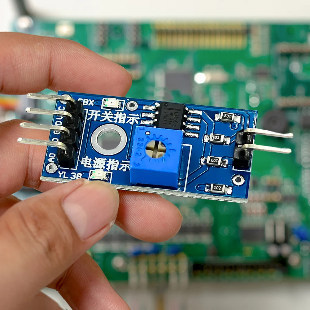 Picture 4: Rain Drops Detection Moisture Monitor Sensor 3.3V-5V Monitor Weather Sensor Relay Board High Sensitivity for Arduino Robot Kit