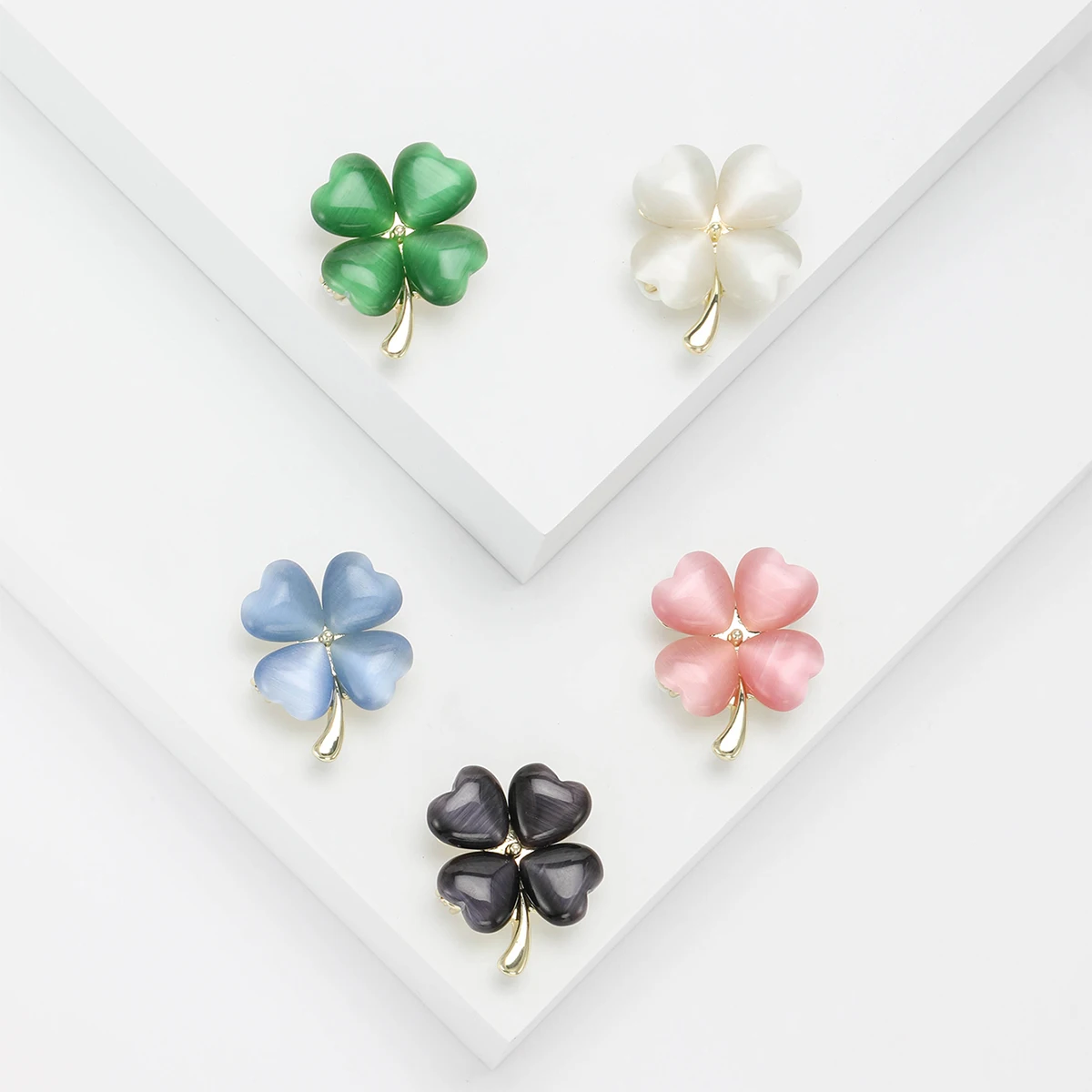 Beaut&Berry Cute Lucky Clover Brooches Cat's Eye Leaf Pins Sweater Jacket Office Party Casual Accessories Gifts