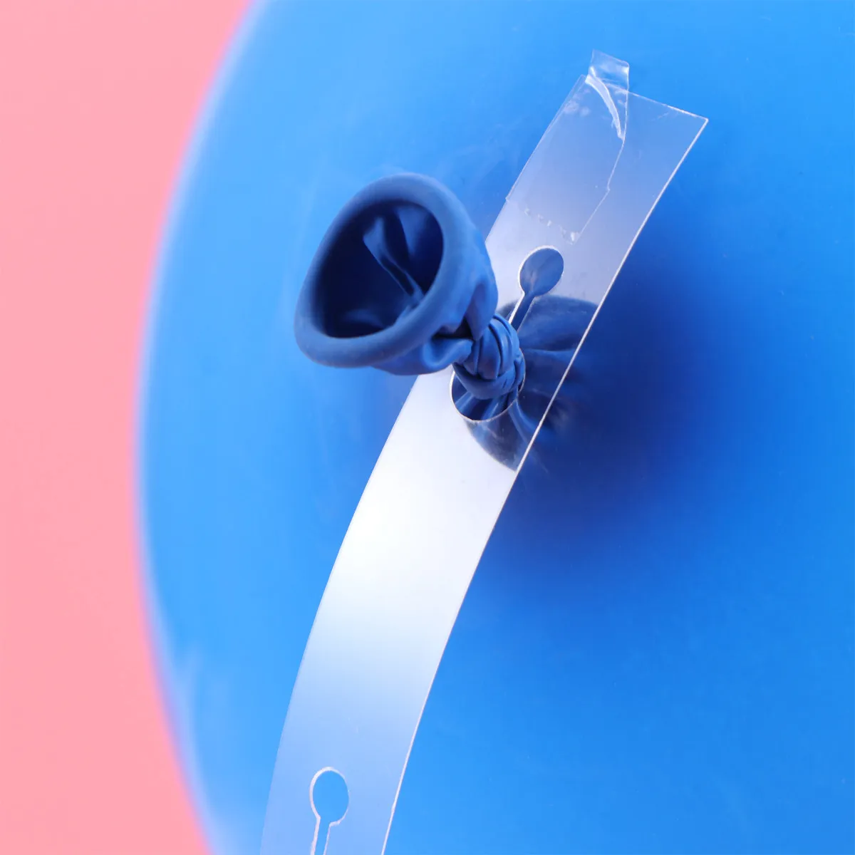 

Набор для украшения шаров: 2 рулона клейкой ленты по 5 м, 20 зажимов, для арок и гирлянд из шаров, для праздников и дней рождения, для использования в помещении и на улице