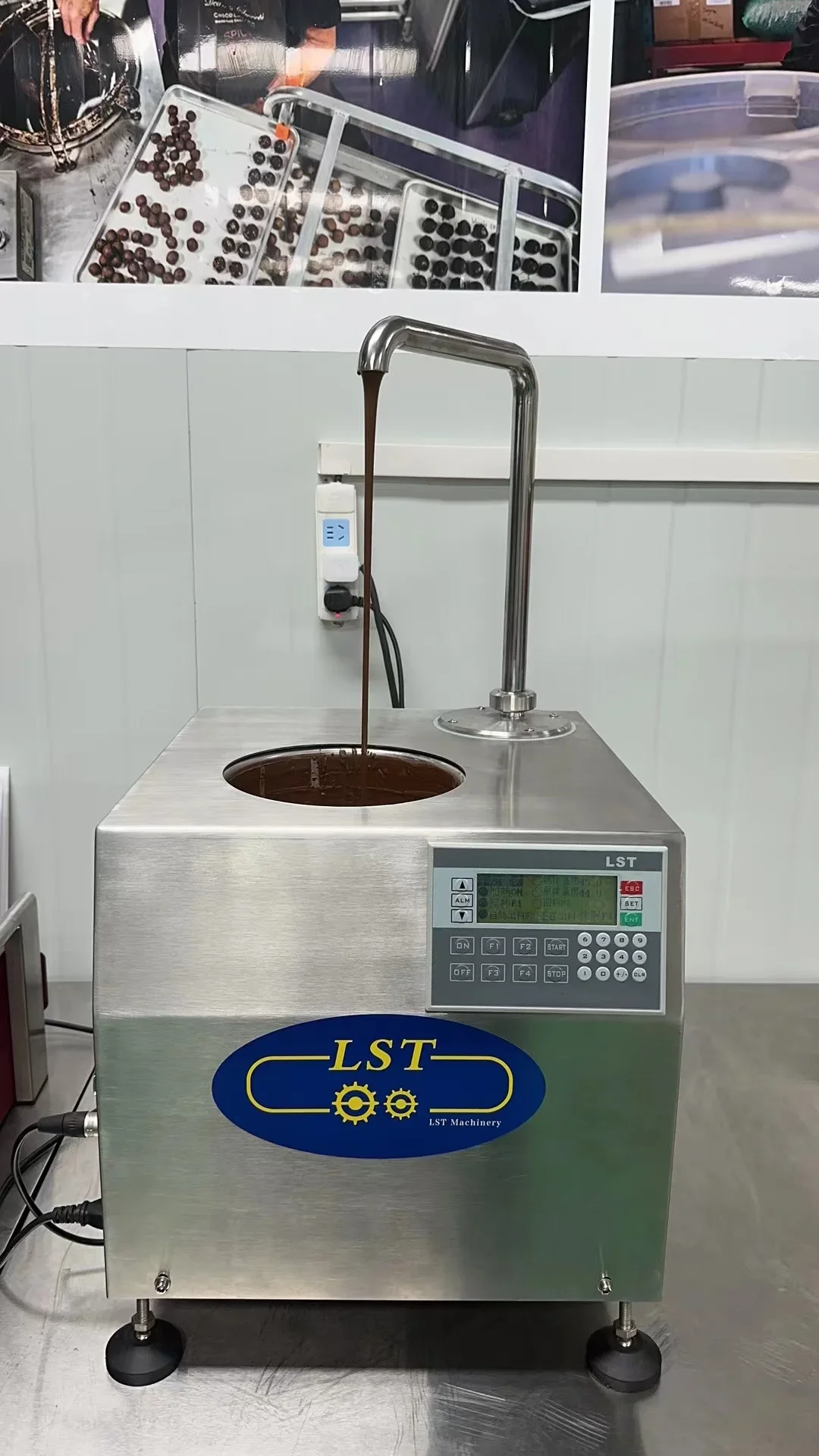 Commercial Hot Chocolate Dispenser Automatic Melting Machine for Strawberry Coating Chocolate Machine