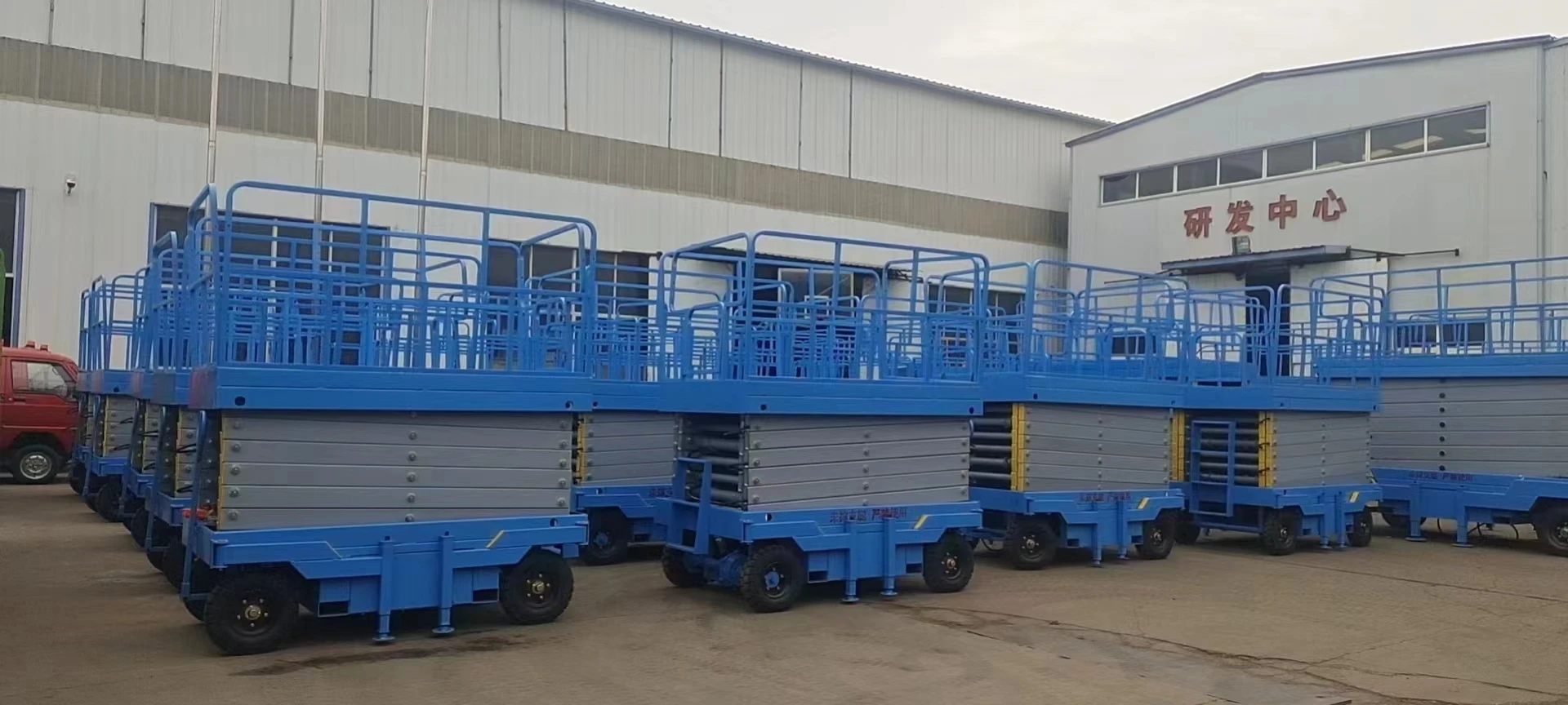 المحمولة الكهربائية الحديد مقصية رفع 4-16 متر منصة العمل الجوي 4 Pers قدرة 2100x830 مللي متر الجدول رافعة متنقلة للمستودع CE