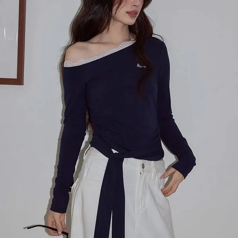 

Aura Skew Collar Long Sleeve T-shirts Autumn Fashion Lace Spliced Female Clothing Letter Hotsweet Off Shoulder Basic Pullovers