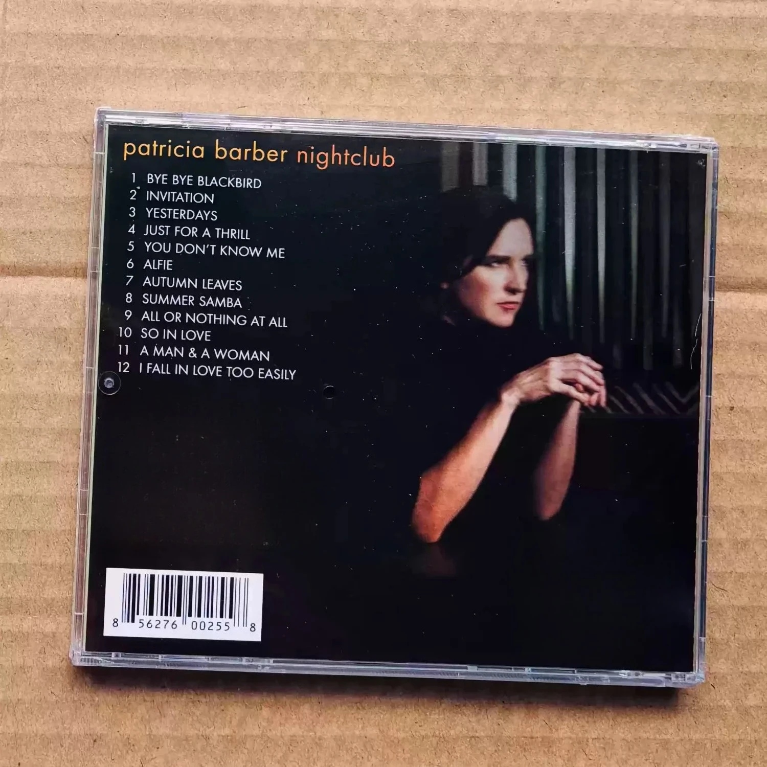 CD de Áudio de Referência Audiófilo de Jazz Vocal de Alta Qualidade, Capa Premium com Retrato de Mulher em Ambiente Noturno, Jazz HiFi Premium