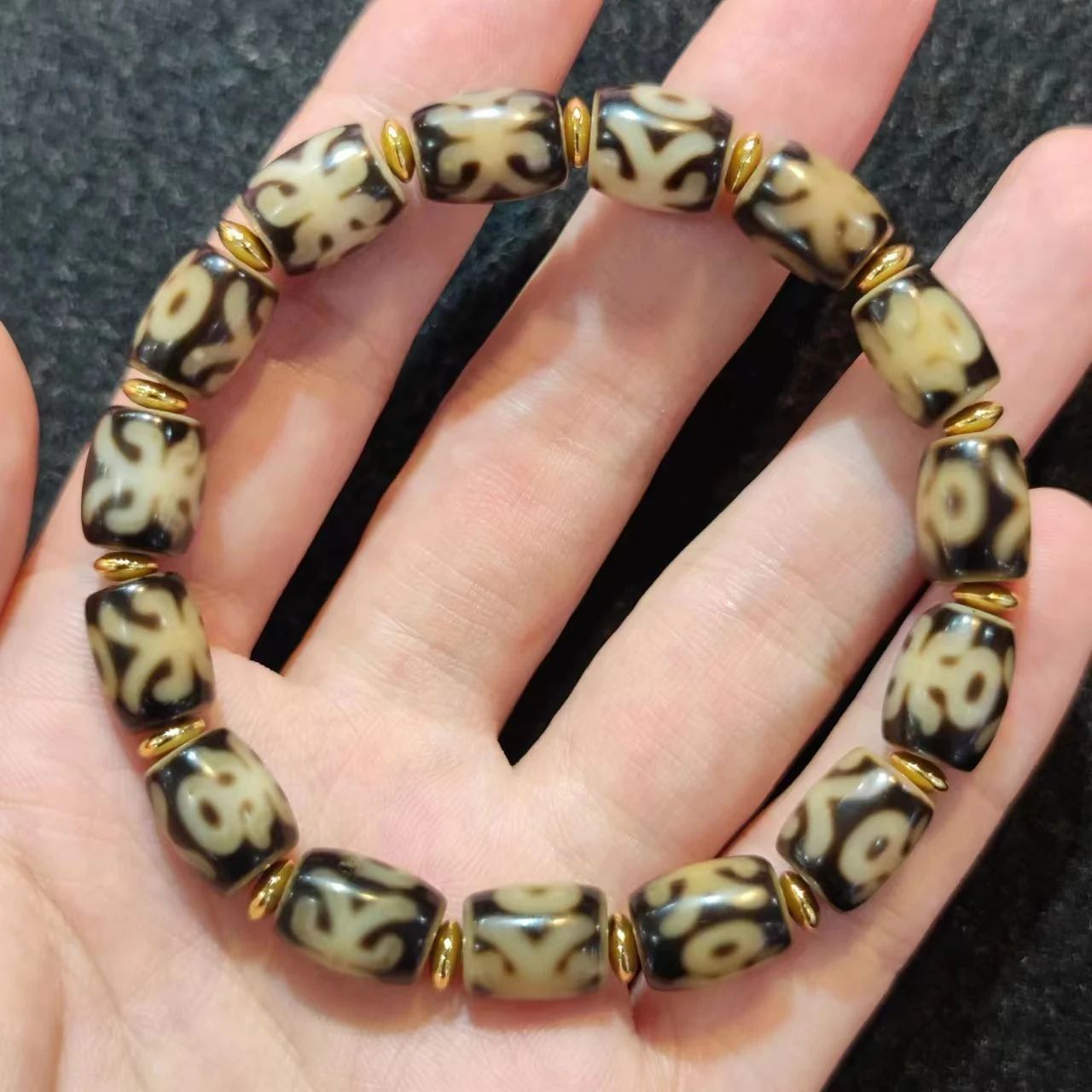 1pcs/lot natural multi-pattern old agate dzi bracelet Yellow teeth Old material Weathering lines Ethnography Men's women's model