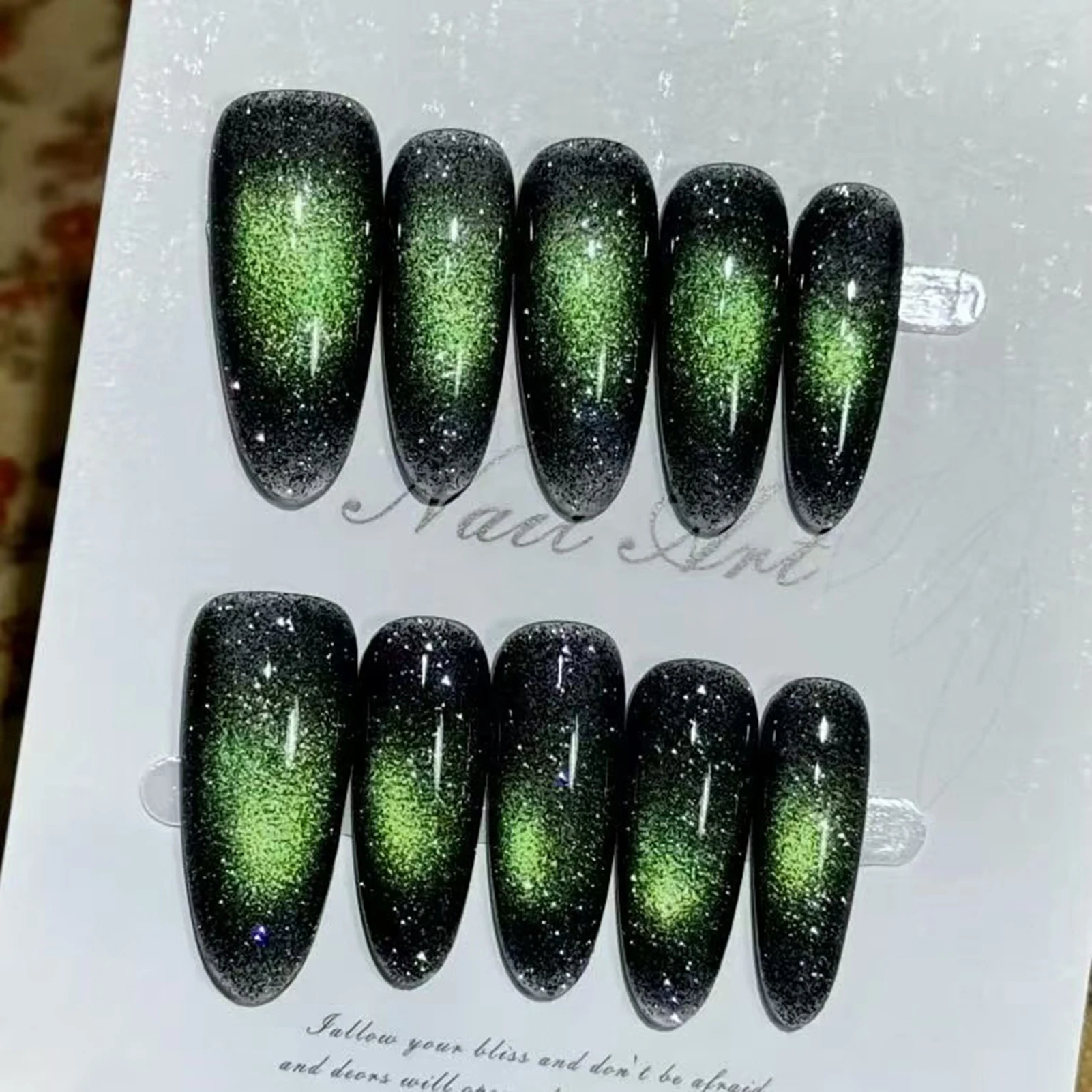 24pcs Green Glass Beads Cat's Eye Press On Nails Shiny Almond Shaped Simple Fake Nails Women Girls Detachable False Nail Patches view 4