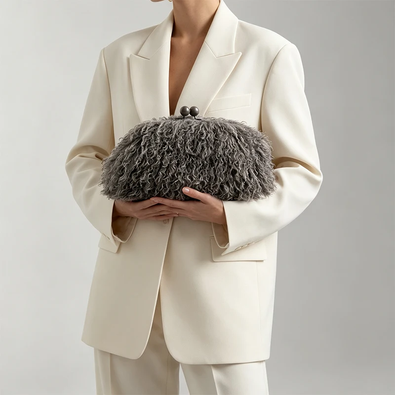 Clutch-Tasche mit Verschlussrahmen, Damen-Handtasche aus Kunstfell für Herbst und Winter, Plüsch-Umhängetasche mit Kette, elegante, modische Party-Abendtasche – Detail 9