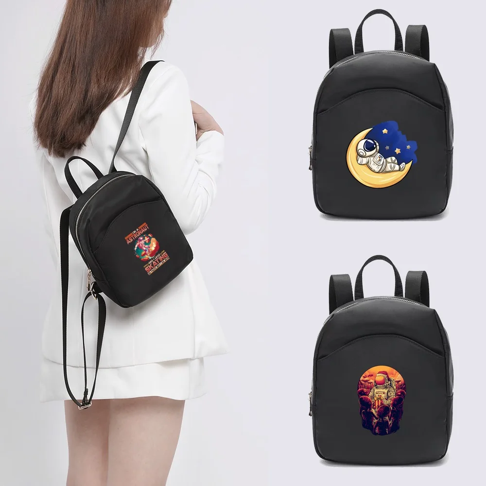 Mochila pequeña con estampado de astronauta para mujer, bolso escolar pequeño con estampado de astronauta, mochila negra para niña, novedad de 2022