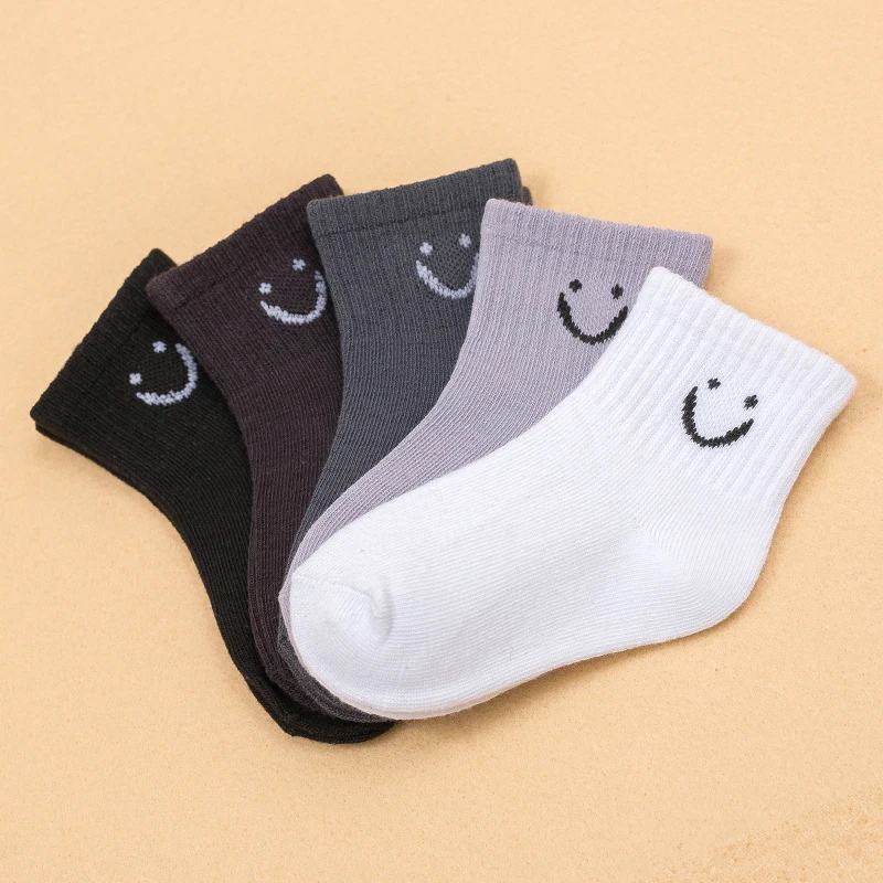 

5 pairs adorable smiling face-patterned baby socks. These are versatile and comfortable socks suitable for daily wear for boys.