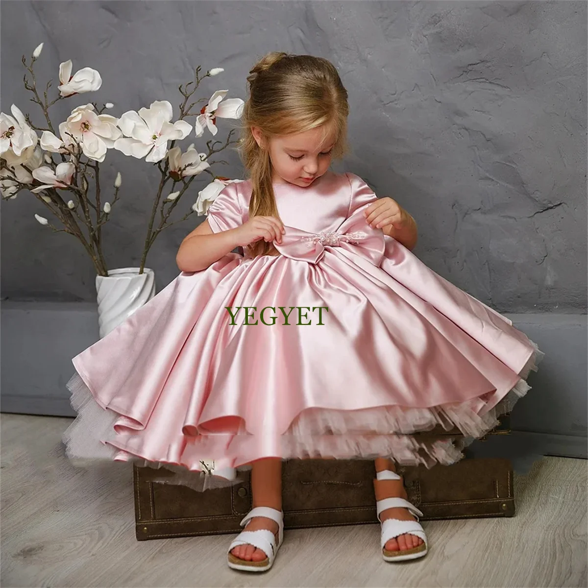 Baby Girl Birthday Party Dresses Round Neck Short Sleeves Pearls Big Bow Puff Kids Pageant Gown Satin Flower Dress