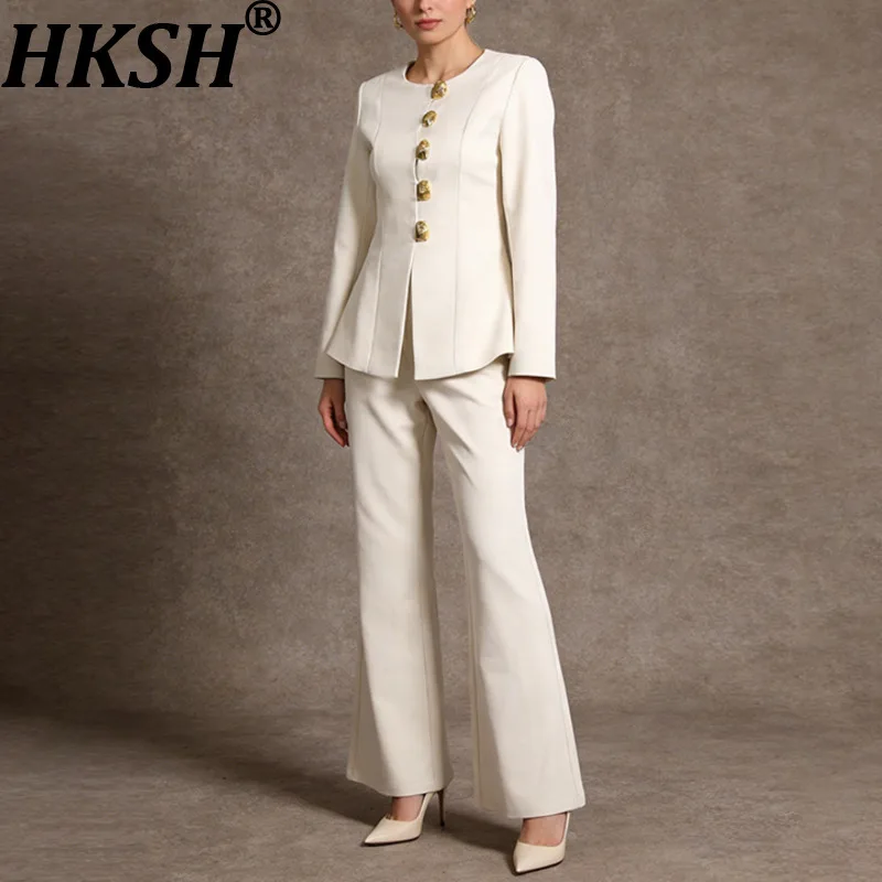 

HKSH Women Elegant Luxury Two-piece Suit Set Metal Buttoned Decorated Waist Cinching Blazer Flared Pants New Spring 2026 HK19633