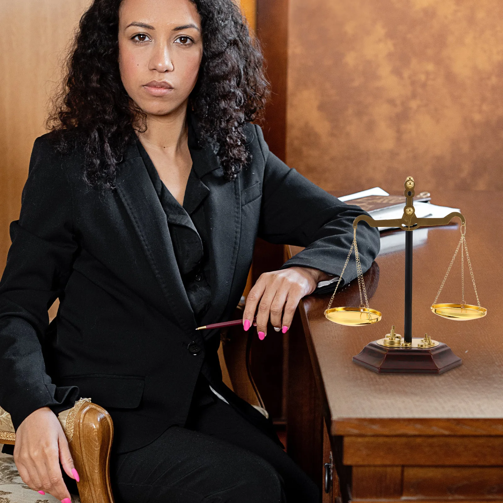 

1pcs Metal Balance Scale Statue Vintage Retro Office Desk Decor For Law Students Home Display Justice Scale Ornament