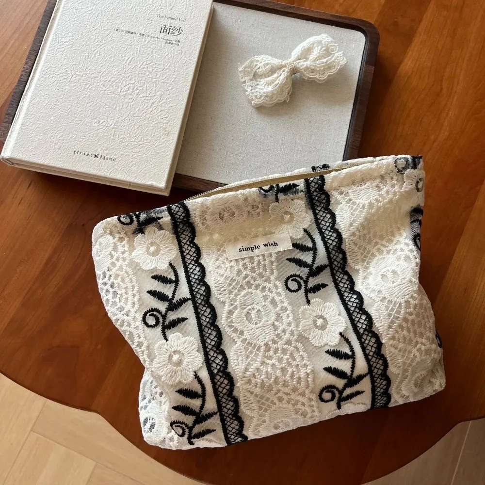 Elegant Makeup Bag Boho Style Lace Toiletry Brush Pouch Large Capacity Floral Embroidered Cosmetic Organizer Bags for Women