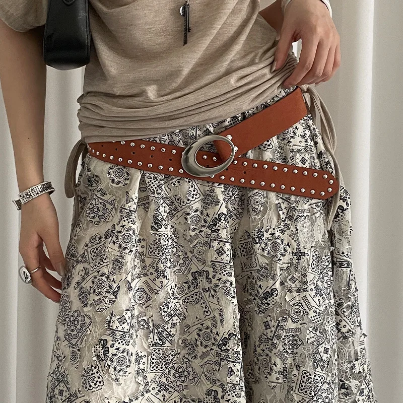 

Коричневый женский богемный ремень с заклепками в стиле ретро, новая ниша высокого класса с джинсовым платьем, трендовые аксессуары с поясом Y2K 2025