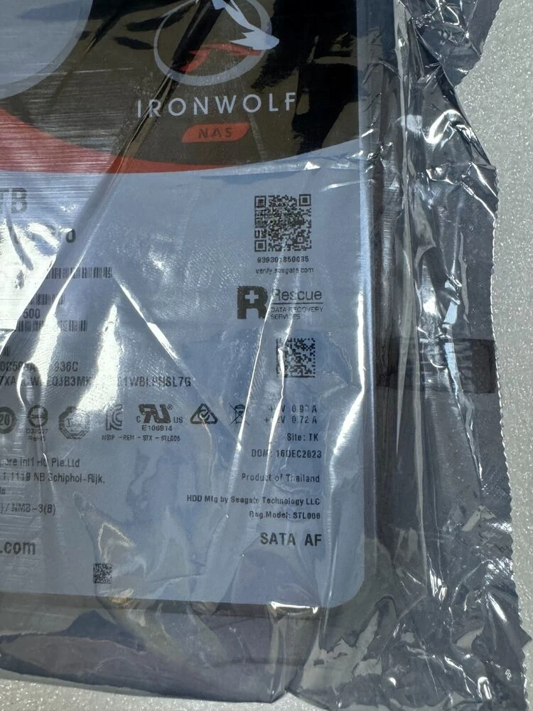IronWolf プロ 16TB 7200rpm 3.5 "SATA-III NAS ハードドライブ ST16000NE000
