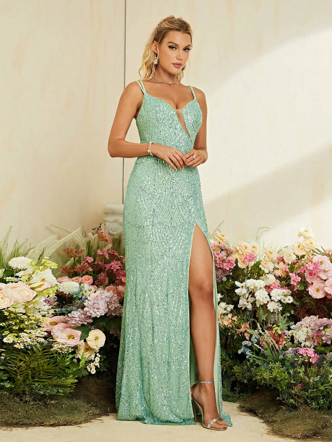 เดรสตาข่ายซีทรูคอวีแบบไร้สายทรงโค้งสูง Mgiacy