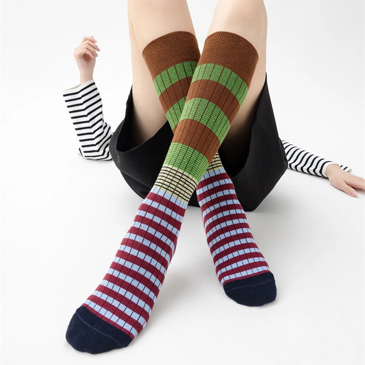 Autumn Winter Ins Fashion for Woman Gradient Striped Colorful Retro Calf Socks Cotton High Tube Soft Sport Women\'s Casual Socks