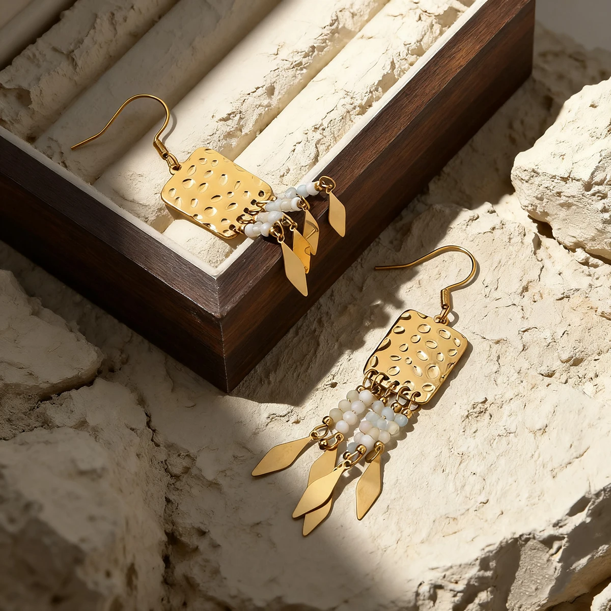 

SOVOB Vintage Bohemian Style Natural Stone Pendant Earrings For Autumn/Winter Season Women's Fashionable Gold-Plated Jewelry