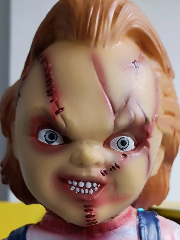 Child's Play 1:1 Chucky Doll Standing Statue Horror Chucky Figure Model Toy Collectible Doll Halloween Room Decor Prop Kids Gift