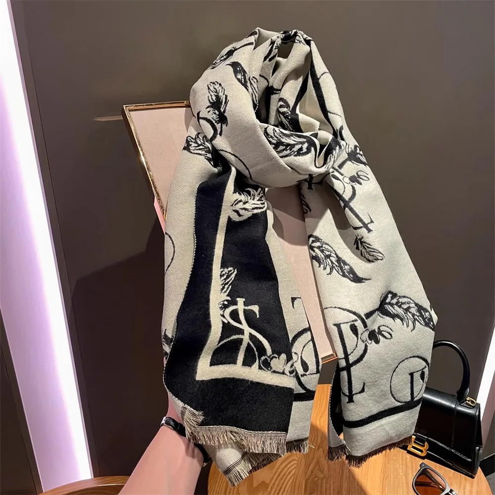 

Black-and-white double-sided warm scarf female winter high-grade rectangle 190*65 can be used as a shawl multifunctional noble c