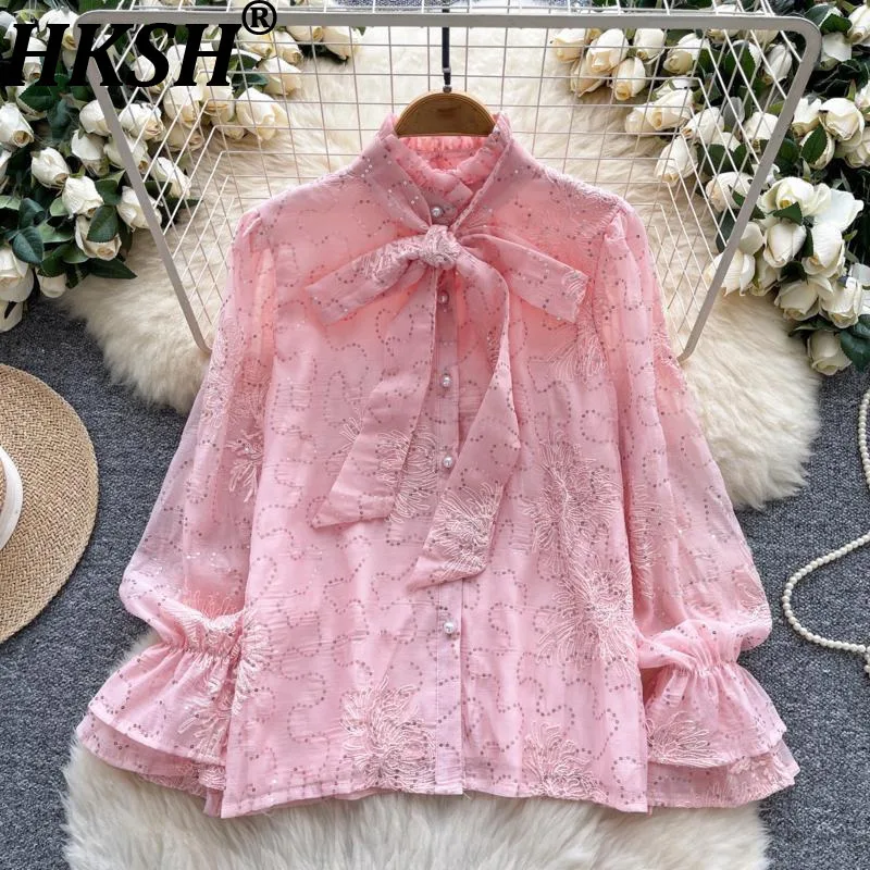 

HKSH Autumn New Women French Sweet Shirt Heavy Craft Sequins Embroidery Bowknot Flare Sleeve Casual High Street Chic Tops HK8186