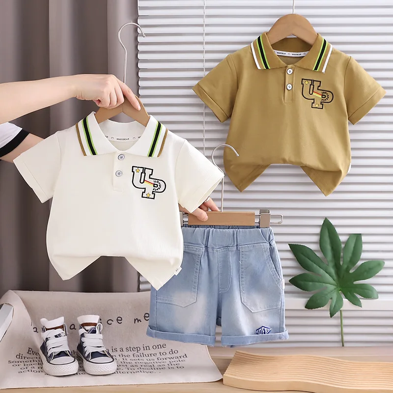 

Новинка 2026 года, хлопковая повседневная летняя одежда из двух предметов для мальчиков, модная уличная одежда, рубашка-поло для малышей + джинсовые шорты, детская одежда, От 1 до 5 лет