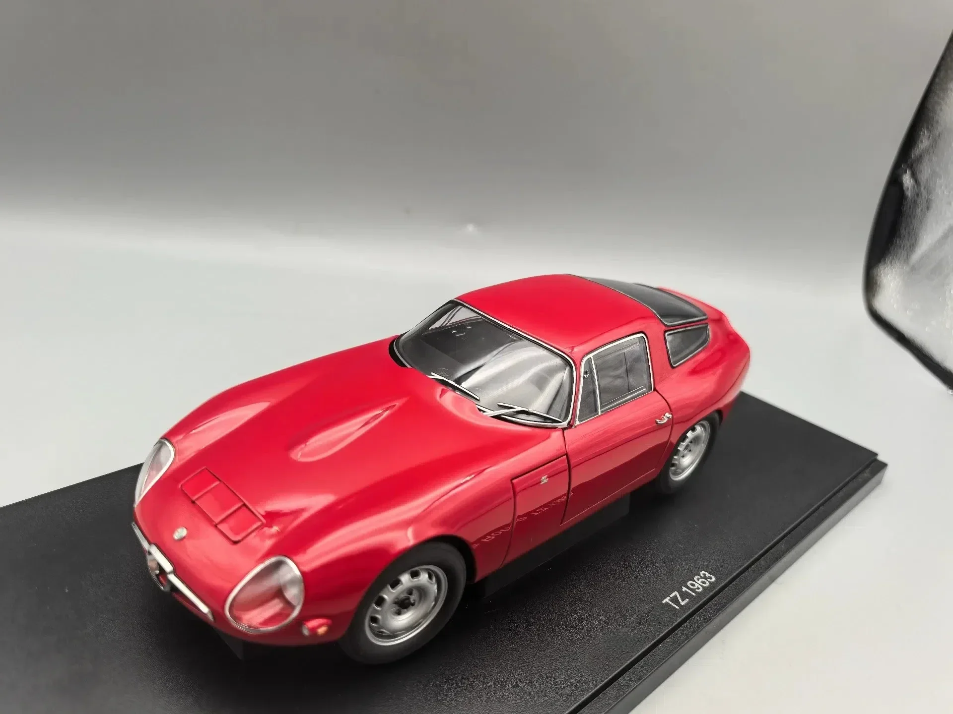Autoart 1:18 ALFA GIULIA TZ 1963 Red Simulation Limited Edition All Open Alloy Metal Static Car Model Toy Gift