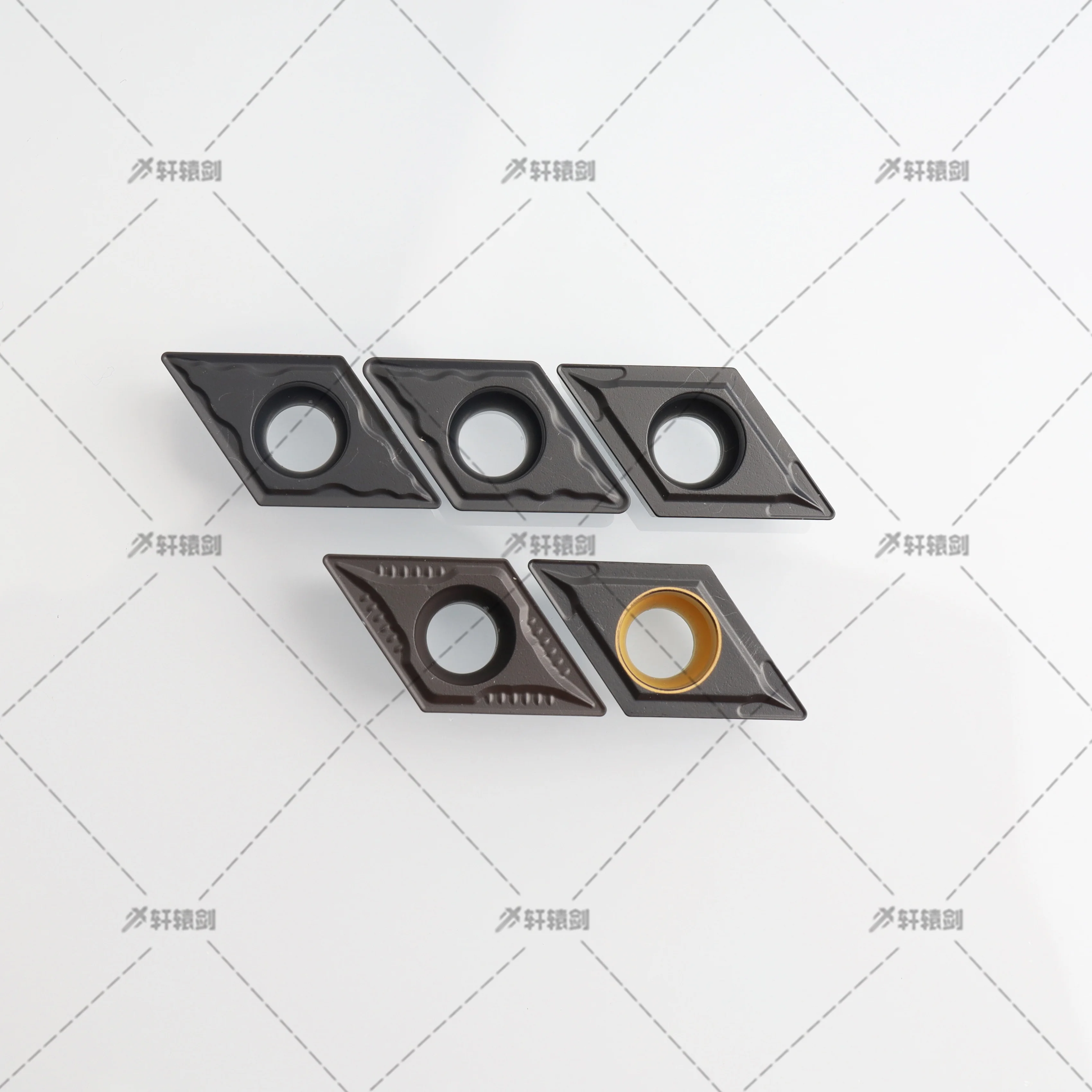 

DCMT070204 DCMT070208 DCMT11T304 DCMT11T308 DCMT150408 GP/VP/LC Инструменты для внутренней токарной обработки с ЧПУ, твердосплавные инструменты для чугуна