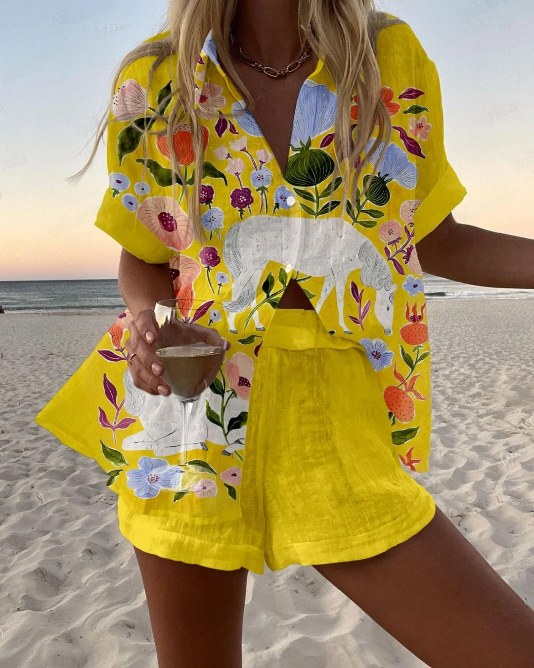 

Summer Hot Style Print Beach Holiday 2-Piece Set Women Short Sleeve Shirt Top Wide Legs Short Women's Oversized Two-Piece Sets