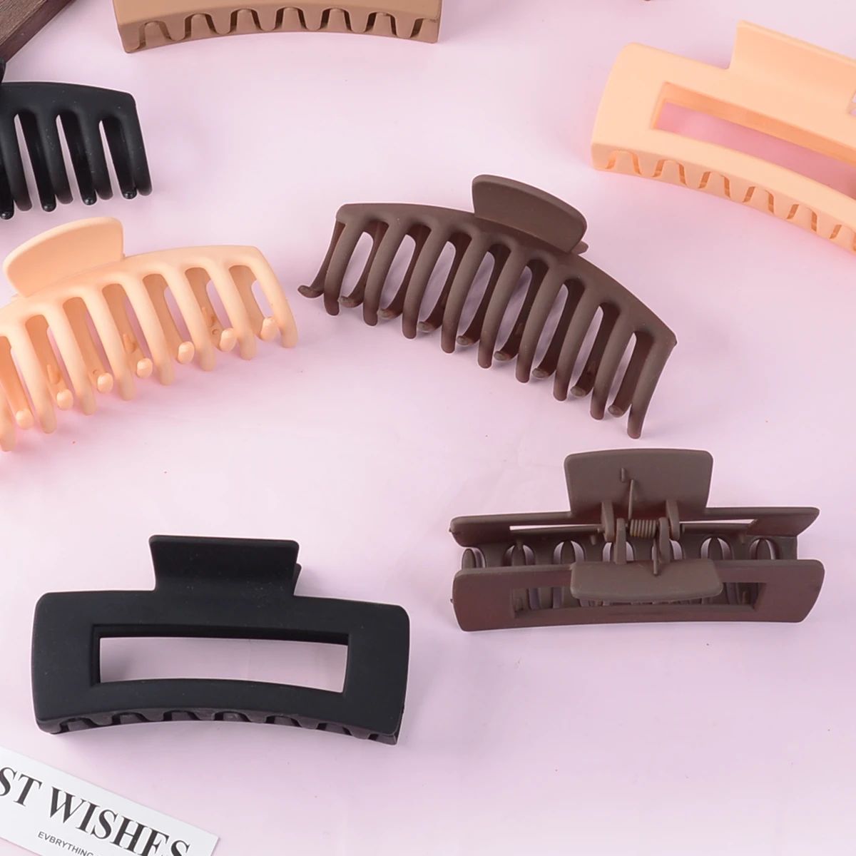 مشابك شعر سوداء للنساء - 8 عبوات من مشابك مخلب الموز غير اللامعة مقاس 4.3 بوصة للنساء، شعر مجعد رقيق وسميك، مشبك فكي كبير قوي