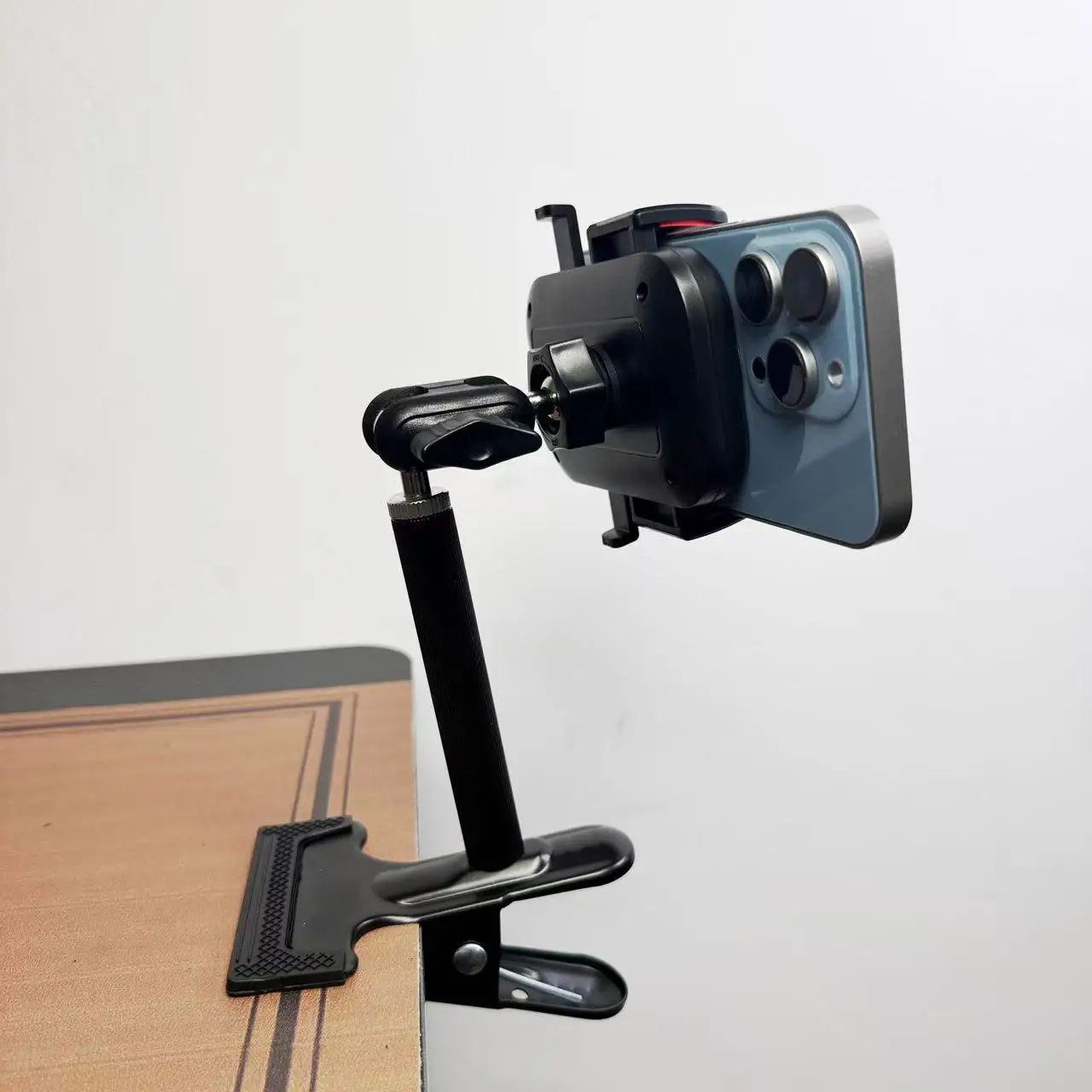 

360 Degree Rotating Anti-Slip Mobile Phone And Tablet Support Bracket for Live Streaming And Street Stalls
