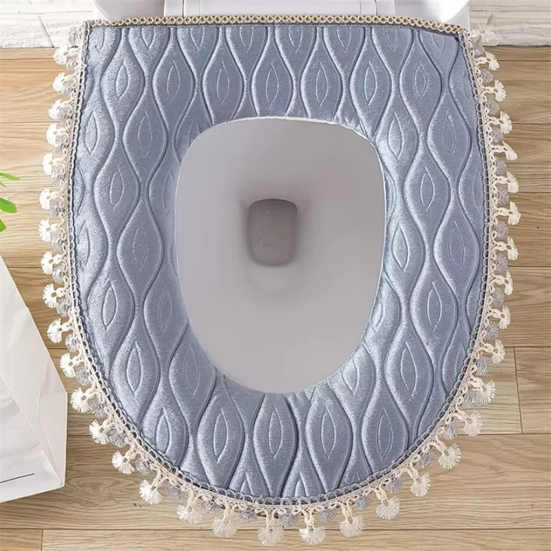 

Высококачественный универсальный домашний коврик для унитаза, комфортная плюшевая накладка на сиденье унитаза, новая утолщенная универсальная накладка на унитаз, полностью закрывающая сиденье.