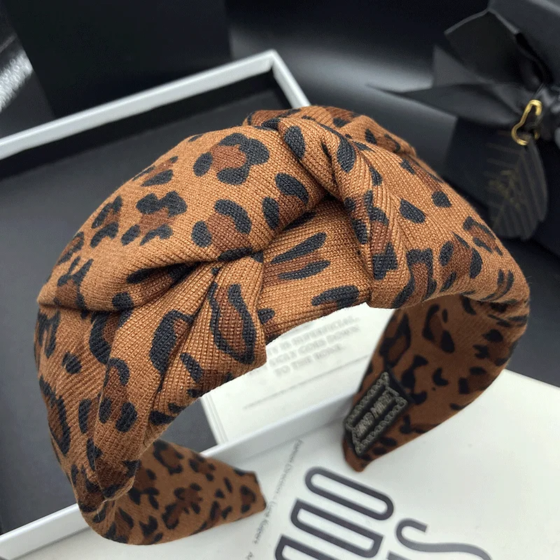 Modisches Internet-Trendprodukt: Neues Leopardenmuster-Haarband für Frauen mit hohem Haaransatz, vielseitig einsetzbar für Outdoor-Shopping. – Detail 1