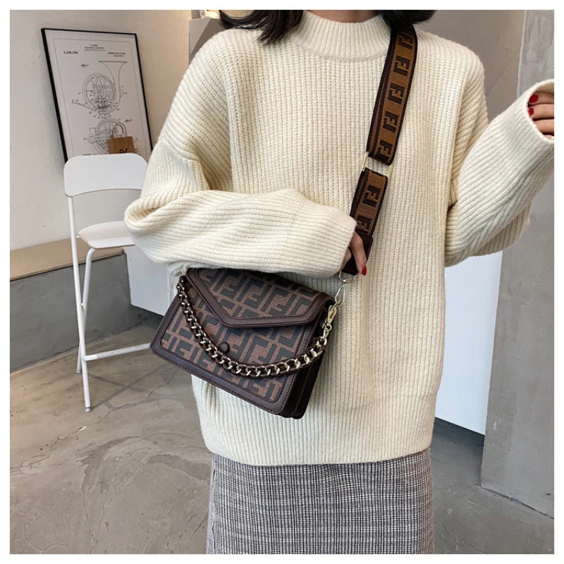 

2025 New! High - Quality Small Square Bag for Women - Fashionable, Versatile with Alphabet Print, Ideal for Shoulder or Cross