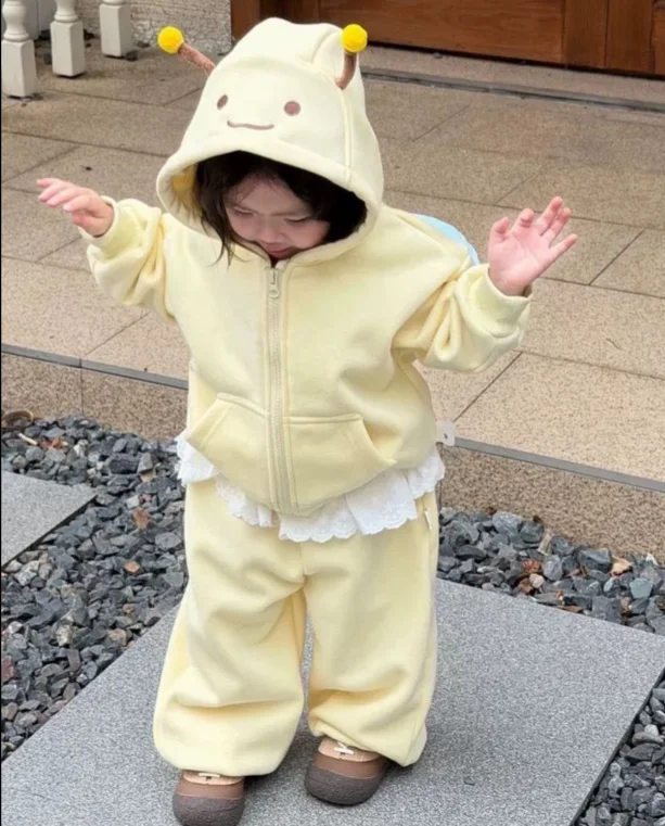 Girls Suit 2026 Autumn and Winter New Childrens Clothing Korean Girl Baby Stereo Wings Lovely Bee Hoodie Top Pants Two Sets