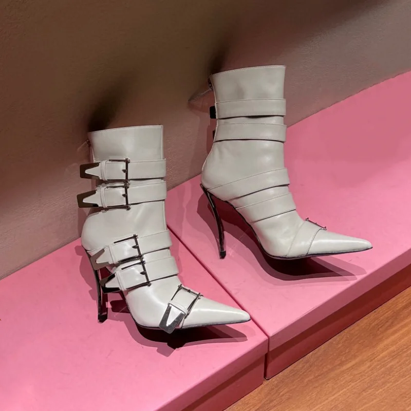 Botas de marca para mujer, botines de locomotora con hebilla de cinturón, tacón delgado de Metal, color blanco y negro, otoño e invierno, 2022