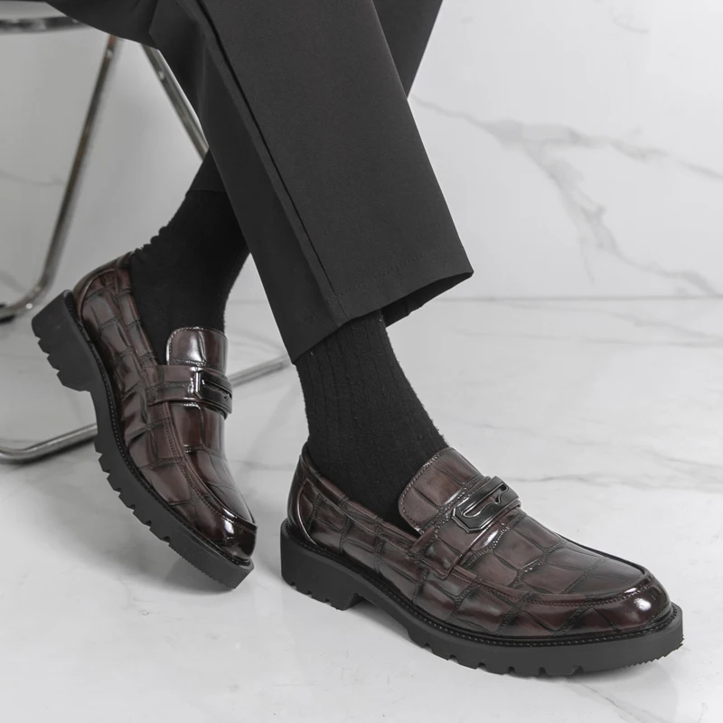 

Мужские повседневные лоферы без шнуровки, классический джентльменский стиль, рабочая деловая вечеринка, повседневная кожаная обувь для взрослых, размеры 38–46, черный, коричневый, новинка