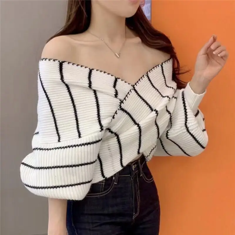 

Autumn New Cross Tops Vintage Stripe V-Neck Lantern Long Sleeve Sweater Korean Chic Office Lady Pullover Soft Warm Clothes 29033