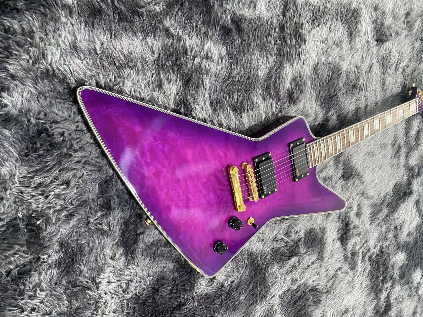 China electric guitar The purple color Goose type Tiger stripes Factory direct sales can be customized Free shipping