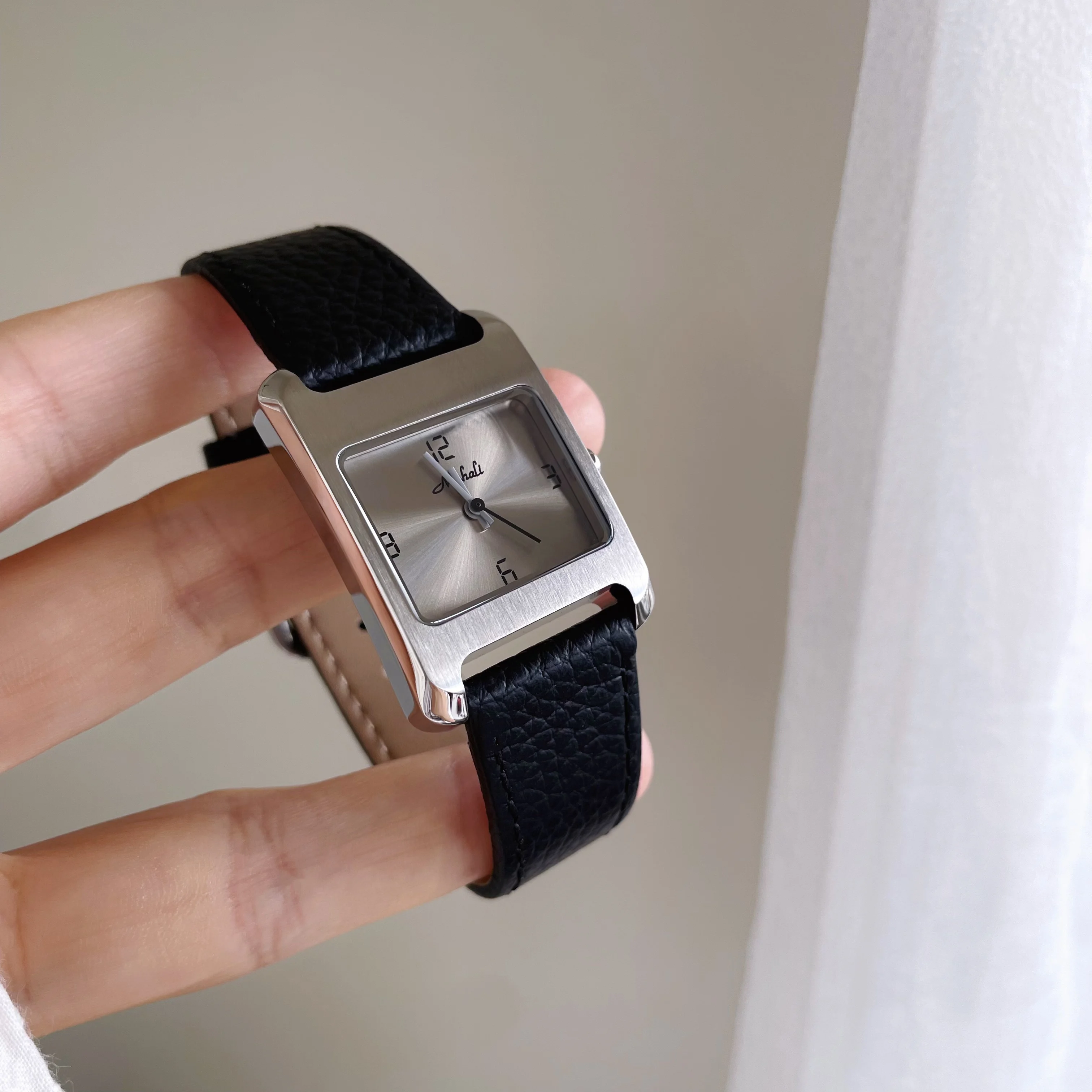 2026 New Luxury Gray Simple Elegant High-end Square Leather Watch Classic Stainless Steel Quartz Watch Gift for Women
