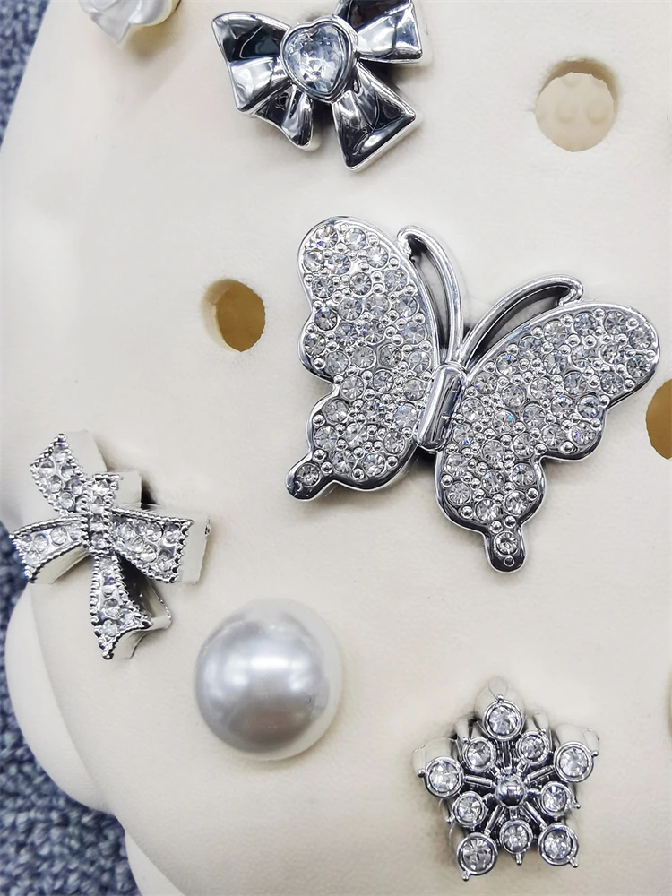 16-teiliges Set Glitzernde Silberne Schmetterling-Schuhcharms aus ABS, Schleifen- und Blumen-Schuhclips, DIY-Dekorationen für Clogs – Detail 7