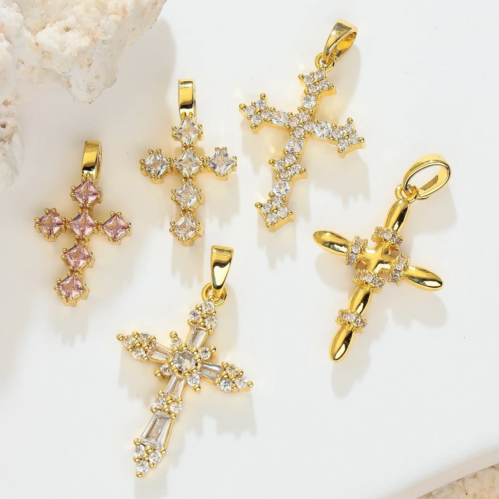 1 Stück Messing-Kreuzanhänger, 18K vergoldet, für DIY-Halsketten, Armbänder, Schmuckherstellung, Großhandel – Detail 3