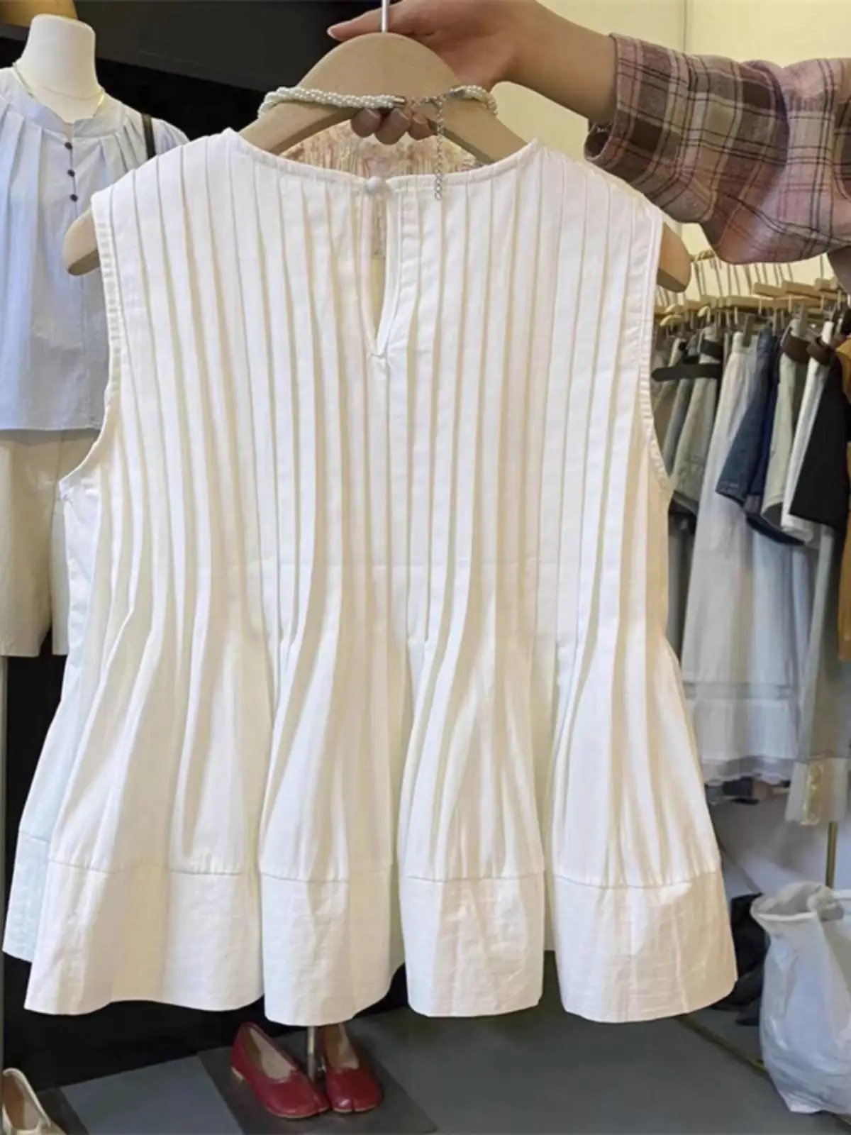 

Summer 2024 Sweet Pure Color Pleated Sleeveless Doll Shirt Vest Top Women's Fashion Design Commute Style round Neck Regular L...