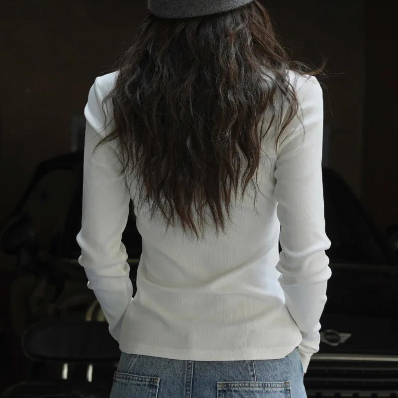 HKSH Primavera Autunno Nuove Donne T-shirt lavorata a maglia Manica lunga O-Collo Tinta unita Bottoni Slim Fit Elegante Coreano Casual Magliette e camicette HK12825