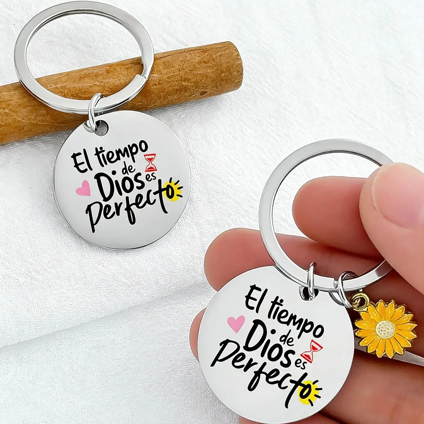 Stainless Steel Round Keychain with Colorful Patterns, Engraved Inspirational Spanish Quote 
