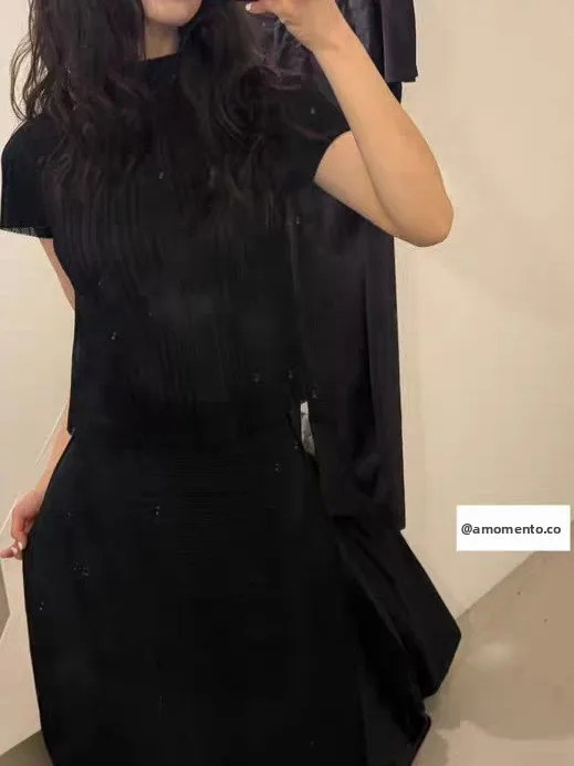 

Women's High Neck Pleated Short Sleeve Top And High Waist Midi Skirt Two Piece Set Fashionable Slimming Ensemble for Summer