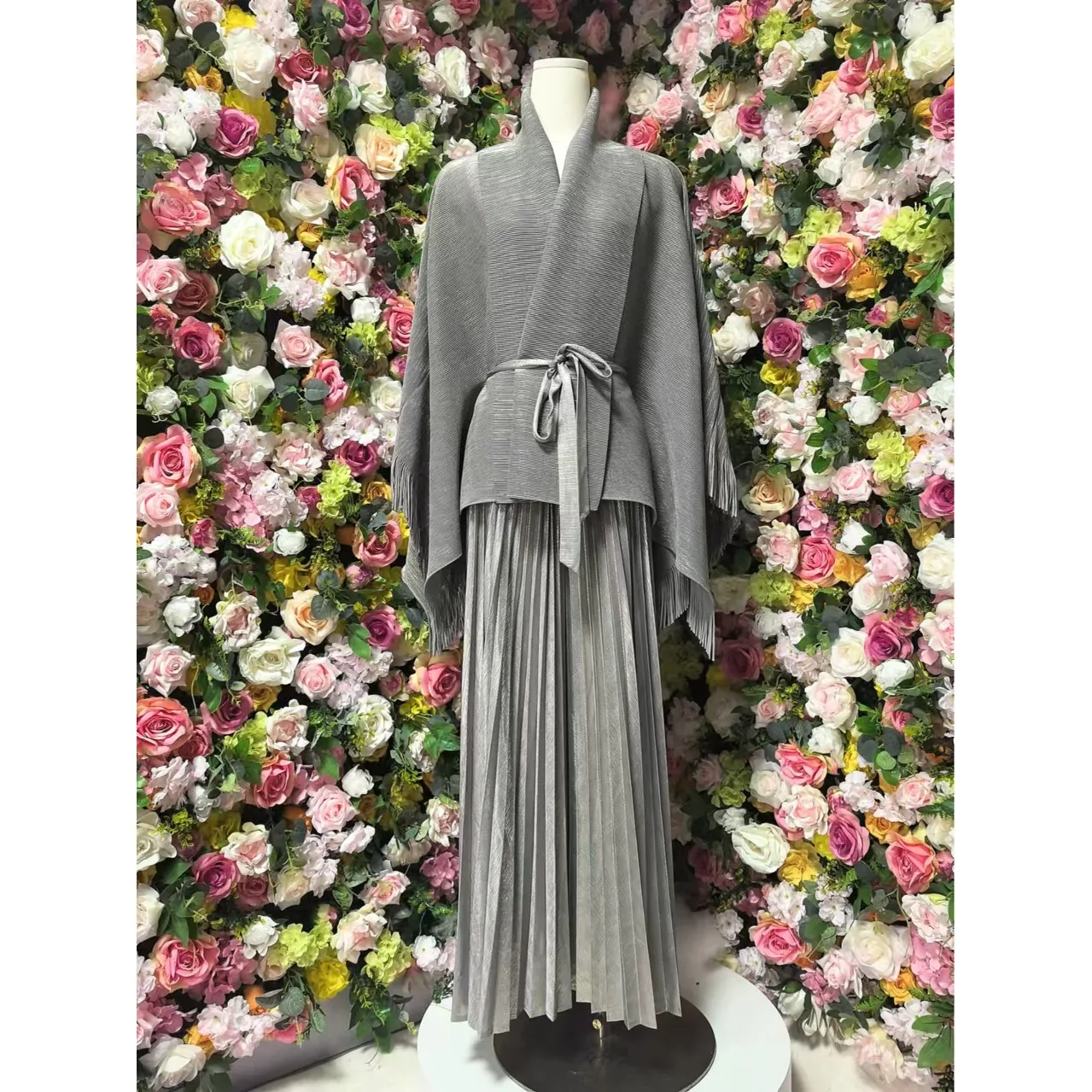 

Fashionable Pleated Batwing Sleeve Short Jacket And Skirt Set Polyester Long Sleeve V-Neck Two-Piece Women's Clothing Set