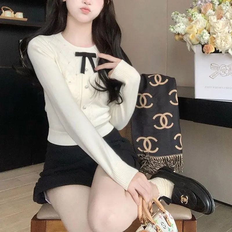 Sweet Fashion Bow Sweaters Female Clothing Slim Round Neck Autumn Winter French Style Diamonds Solid Color Basic Knitted Jumpers