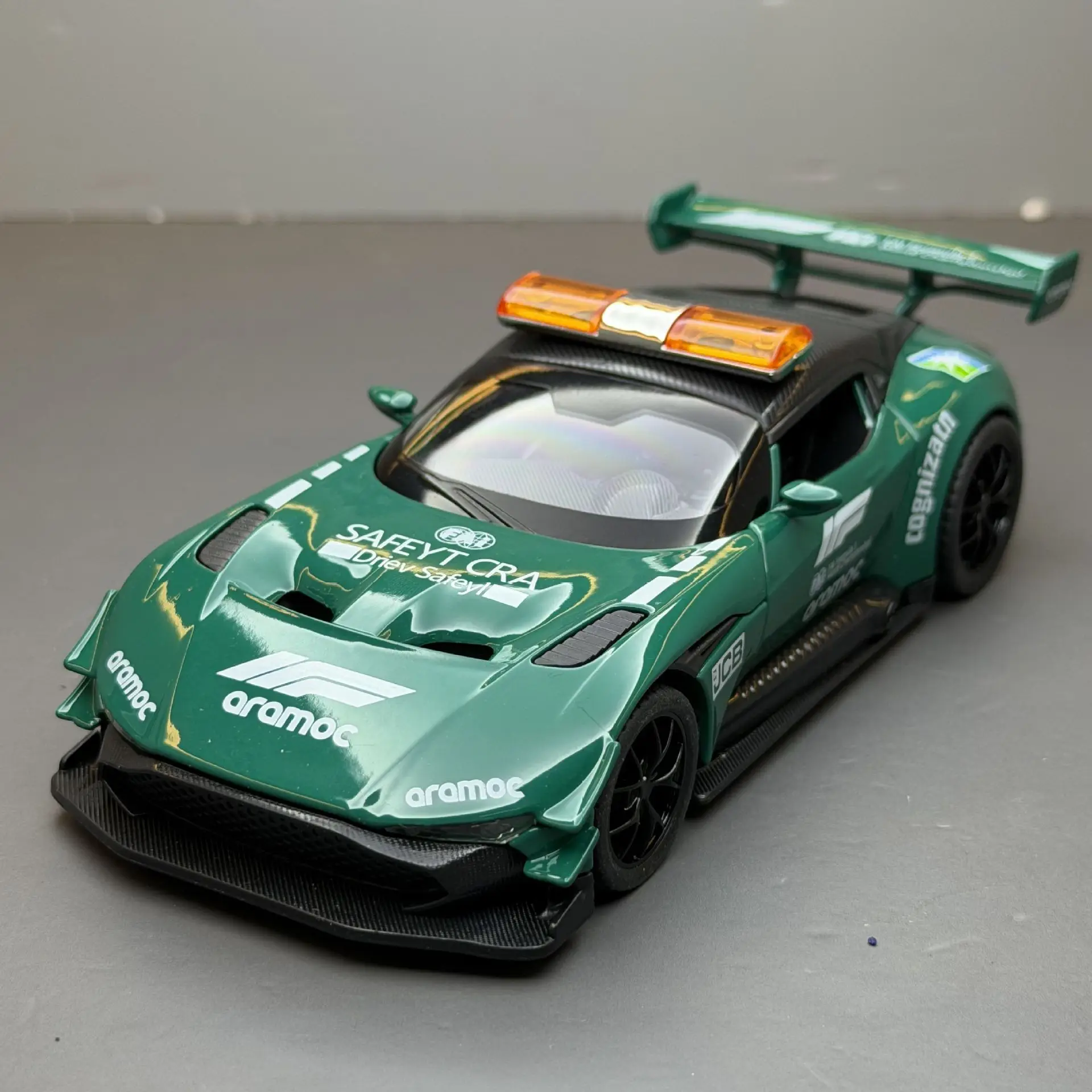 1:32 VULCAN 합금 스포츠카 모델 장난감 다이캐스트 금속 문 열림 소리와 빛 풀백 미니어처 자동차 소년 크리스마스 선물